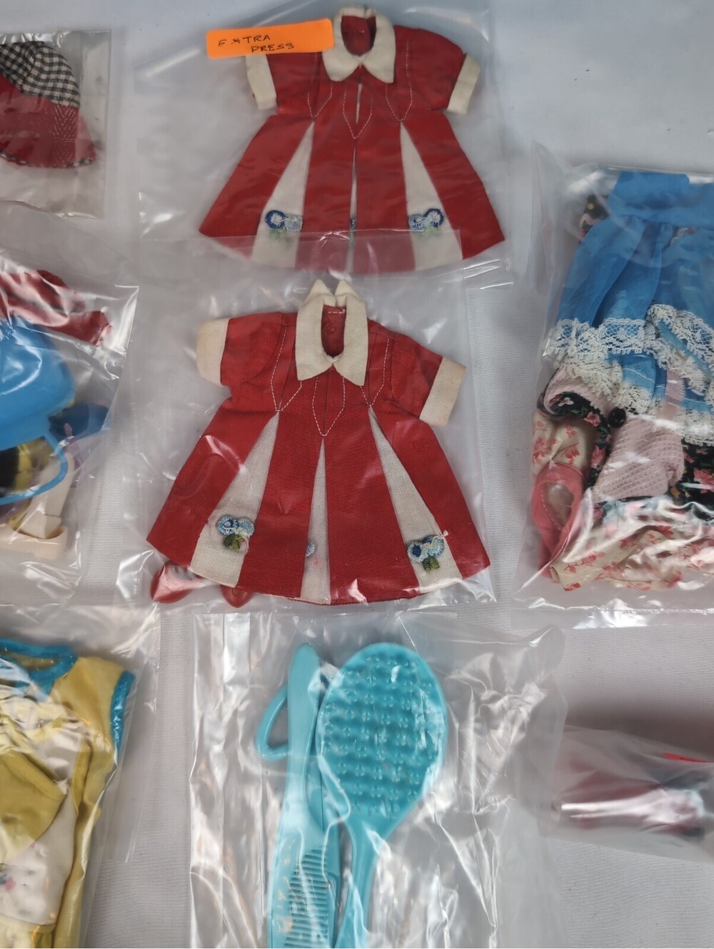 Vtg 1964 Topper Toys PENNY BRITE 2 Dolls w/ Carry Case & Accessories 70+ Pieces - Picture 6 of 9